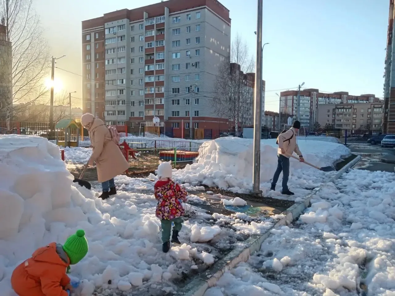 ❄ Весенний общегородской субботник: вместе убираем остатки зимы!

Сотрудники и родители нашего детск