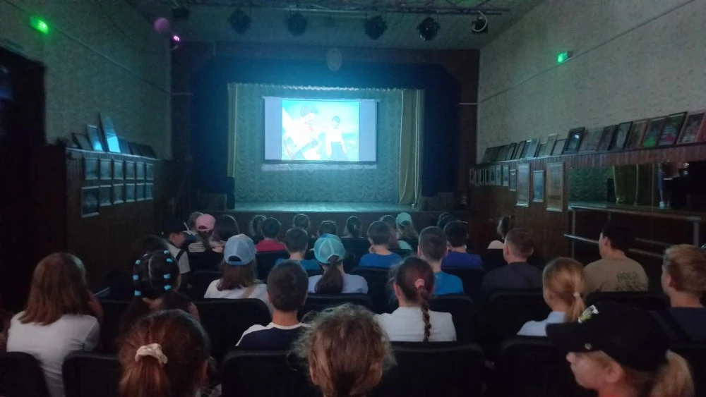 10 июля в пришкольном лагере "Пчелка" прошёл активно и познавательно. Зарядка, завтрак и масса полез