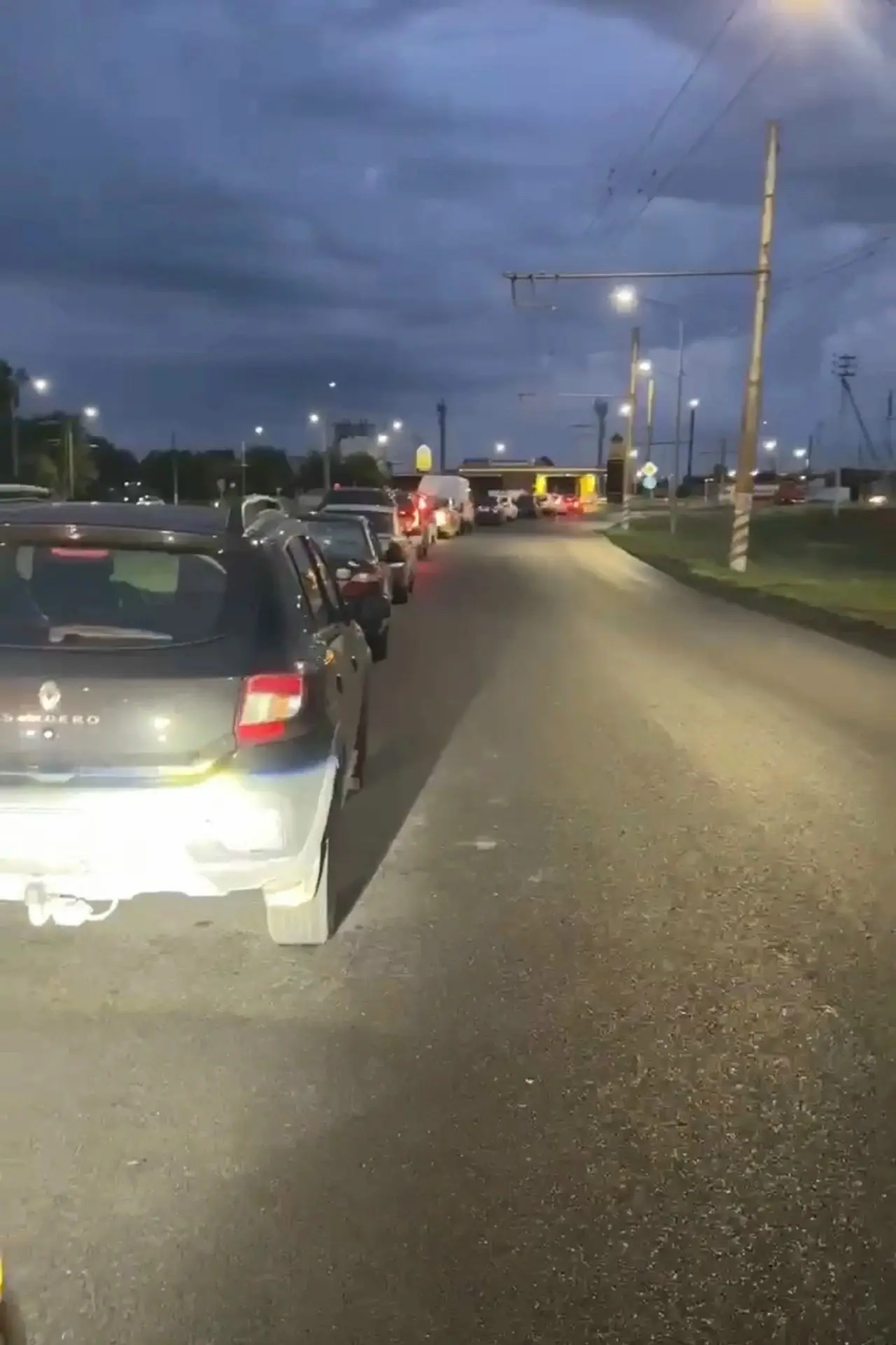 Автолюбители в Балаково застряли в очередях, а цены бьют рекорды.
 
Вслед за Саратовом и Энгельсом т