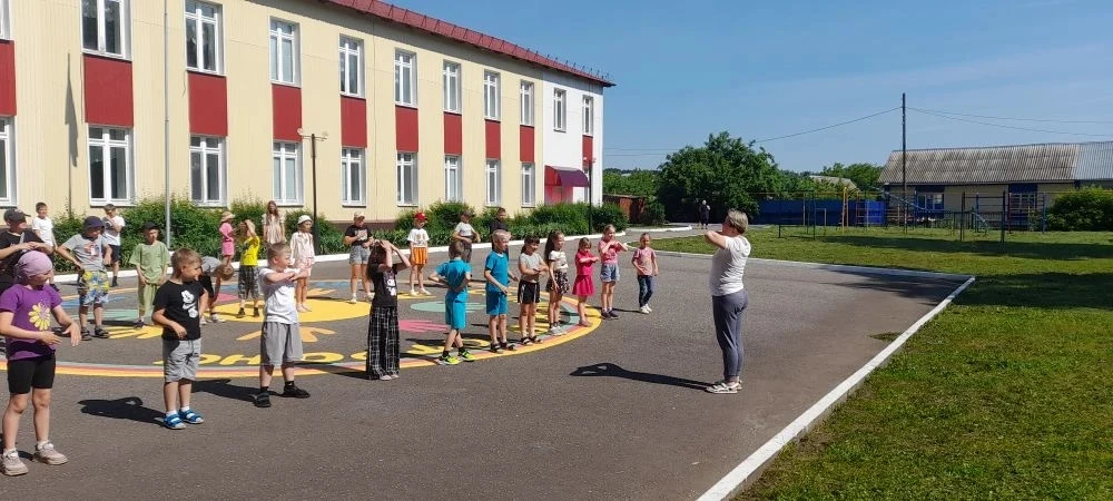 Сегодня в пришкольном лагере "Орлята России" был тематический день, посвященный нашей необъятной Род