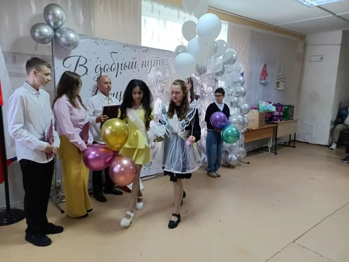 26 мая в нашей школе прозвенел последний звонок – трогательный и волнующий момент для учениц 9-х и 1