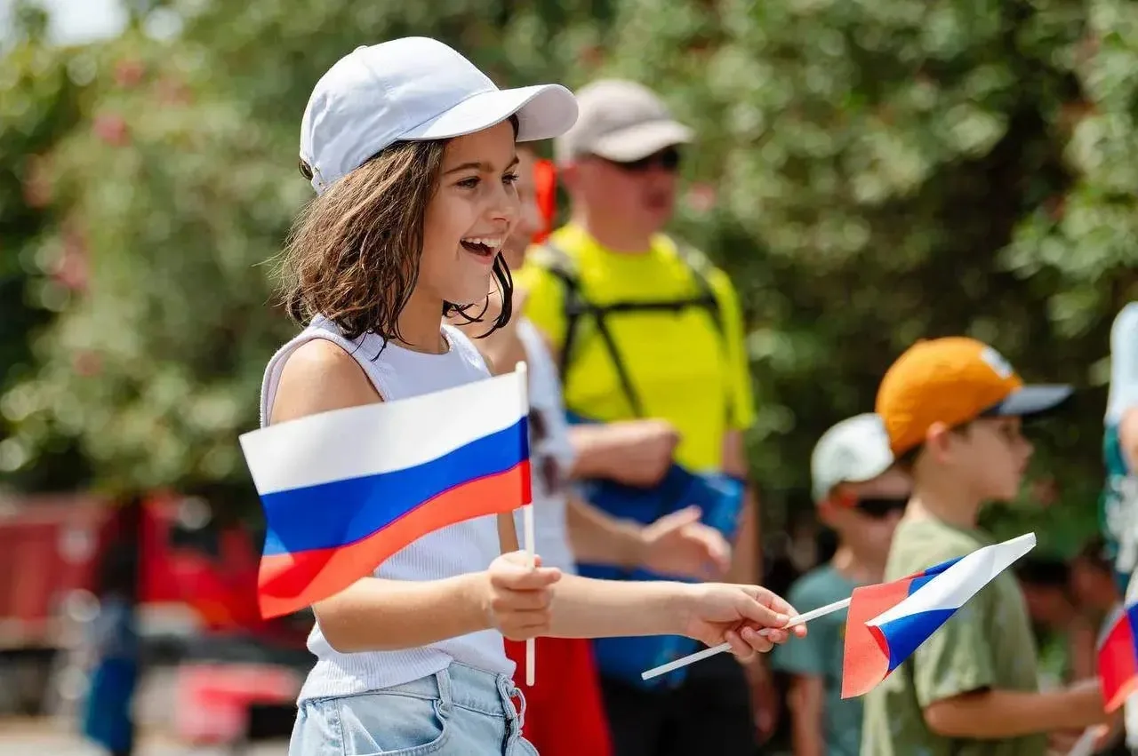 Дорогие друзья!

Сегодня один из самых значимых государственных праздников — День России 🇷🇺

12 ию
