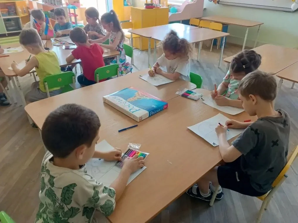 🎉🇷🇺 Сегодня наши маленькие художники из логопедической подготовительной группы создали замечатель