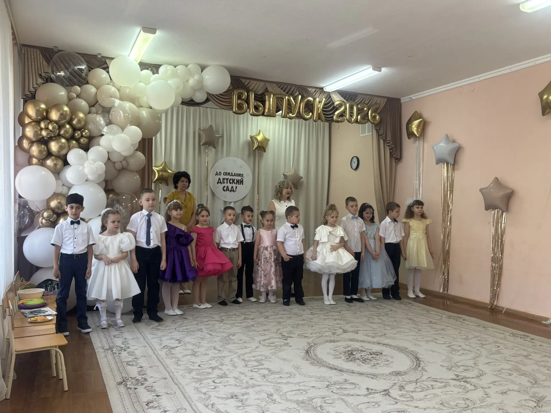 ✨ Выпускной в детском саду: маленькие шаги — большие мечты! ✨

В нашем детском саду царила особая ат