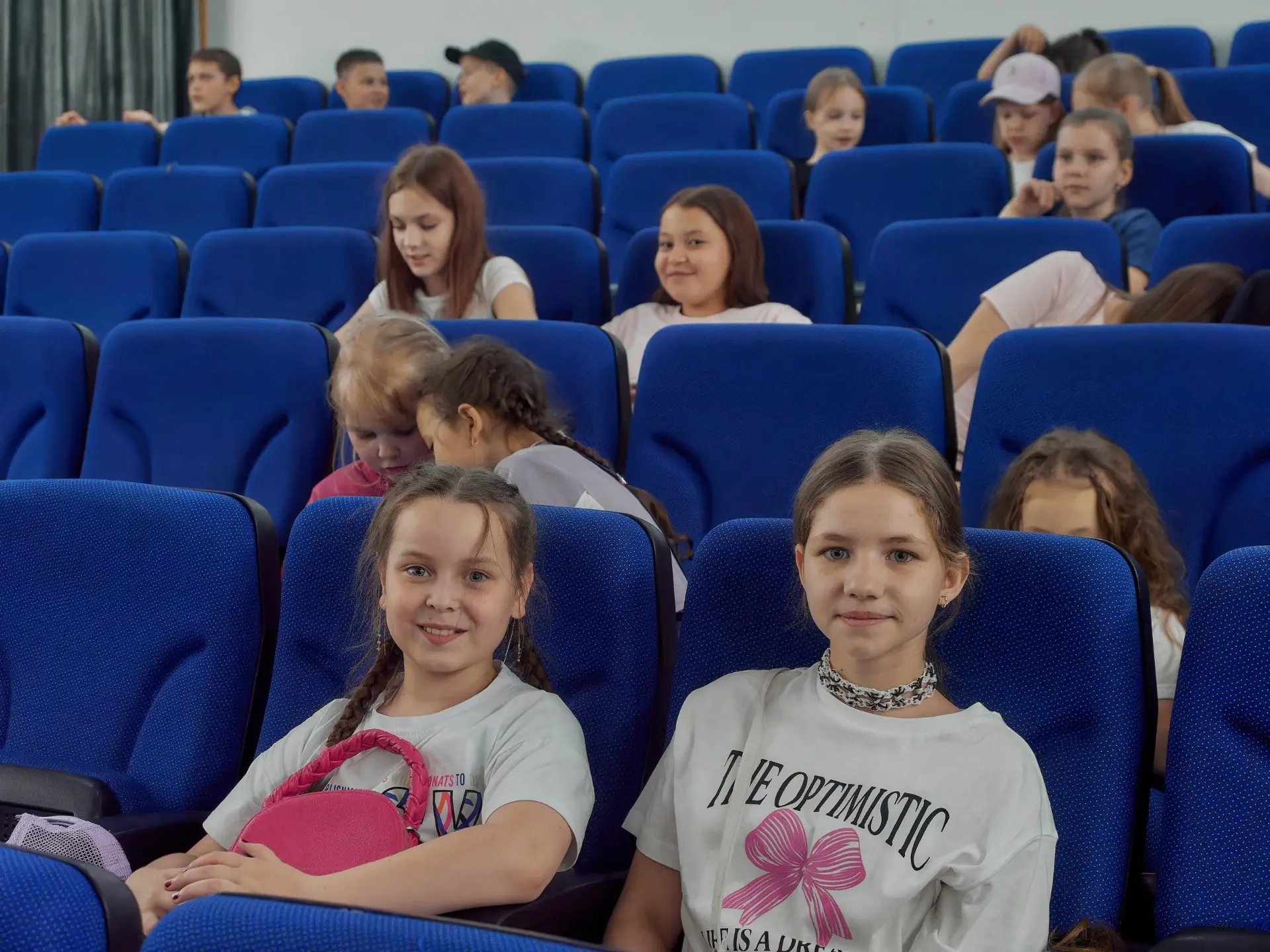А это наши юные зрители перед просмотром 😊🎬

1 июня в рамках Всекузбасской акции «Дети в кино» в Б