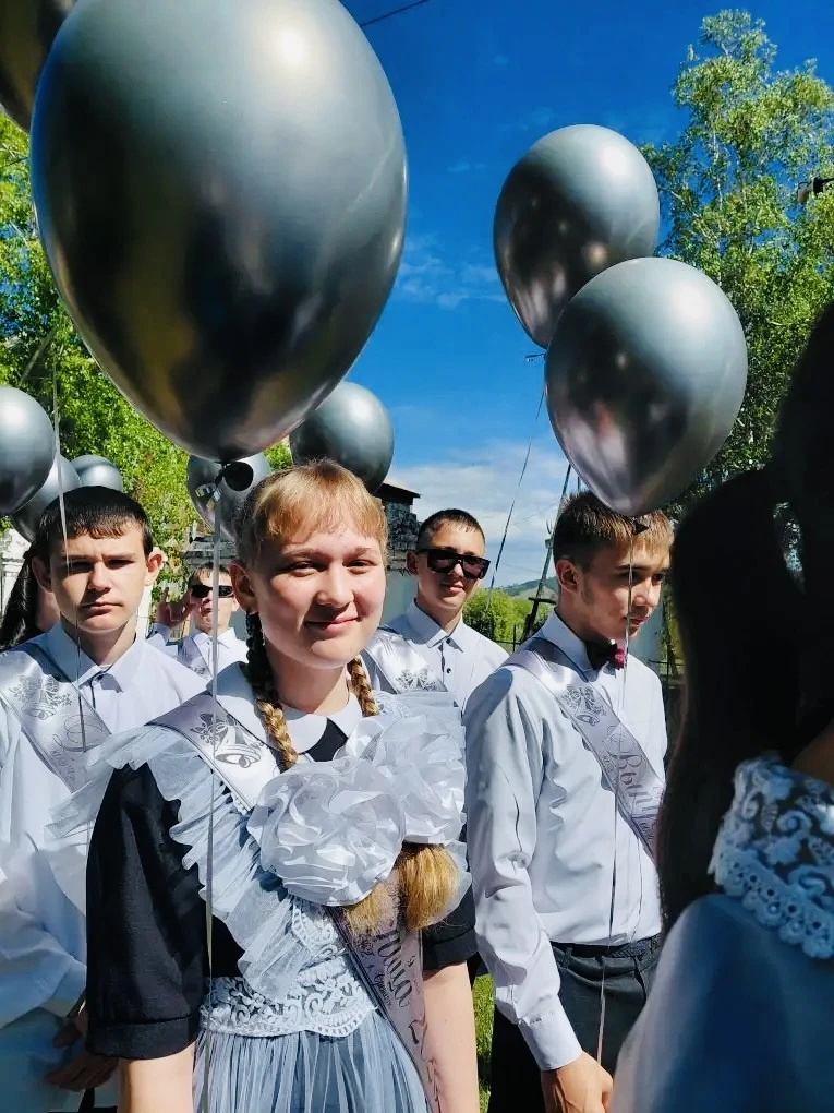 🔔 Прощальный звонок — начало нового пути!

Сегодня в стенах нашей школы прозвучал самый долгожданны
