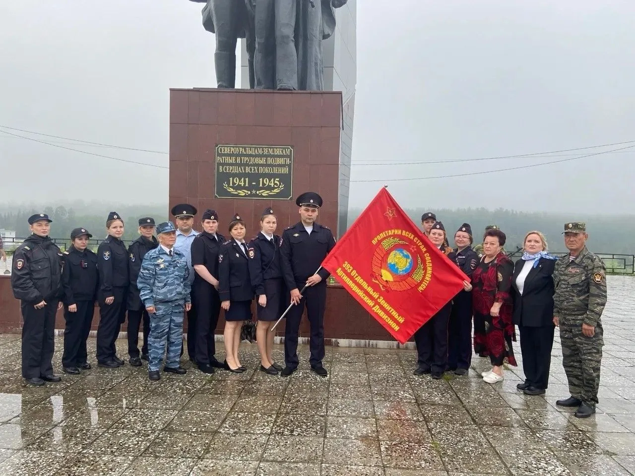 Свечи памяти зажгли в Североуральске

22 июня в 6 часов утра в Североуральске прошли акции «Свеча па