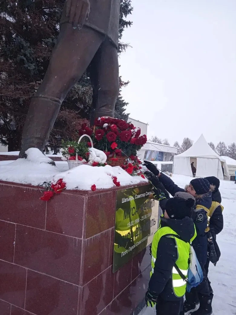 В память о Герое: ЮИДовцы почтили наследие Мусы Джалиля

 В день 120-летия со дня рождения великого 