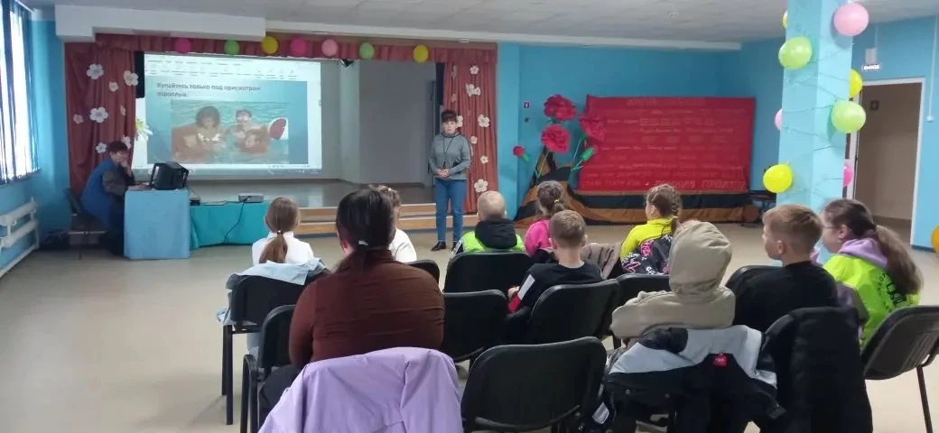 Наши ребята приняли активное участие в познавательно-игровой программе «У дорожных правил нет канику