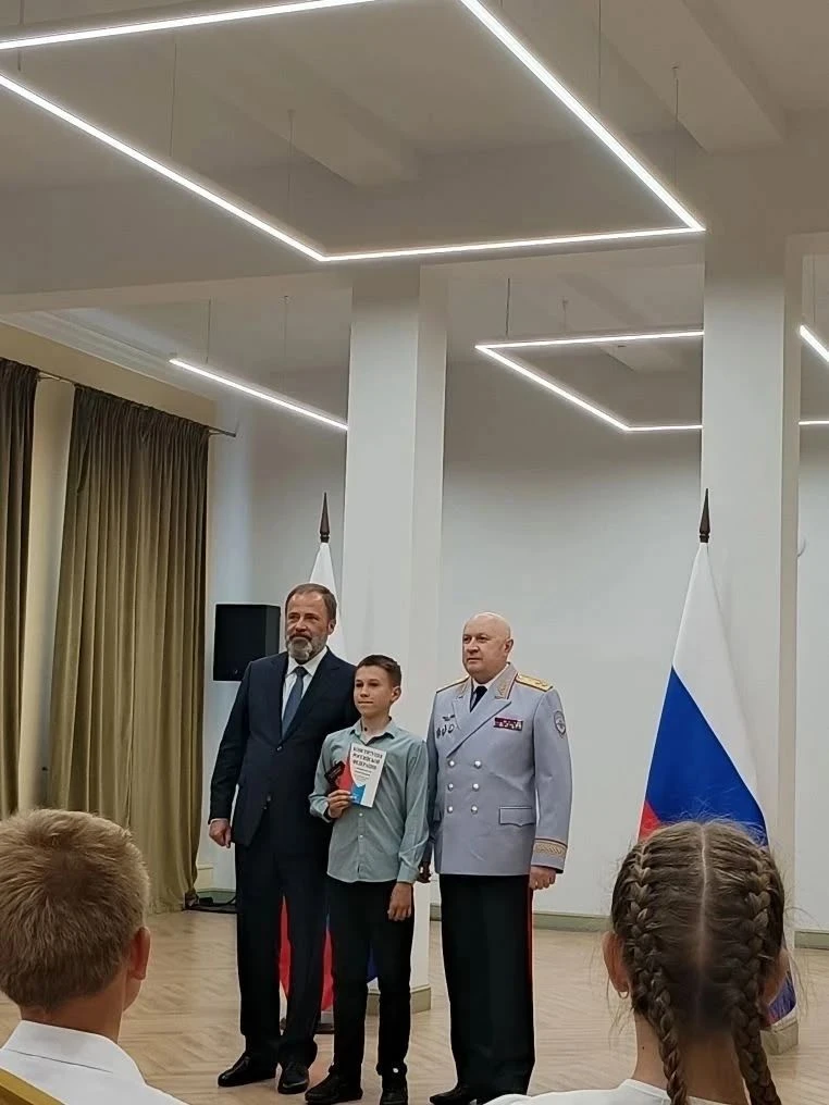Есть моменты, которые запоминаются на всю жизнь.
Получение первого паспорта – именно такой момент. О
