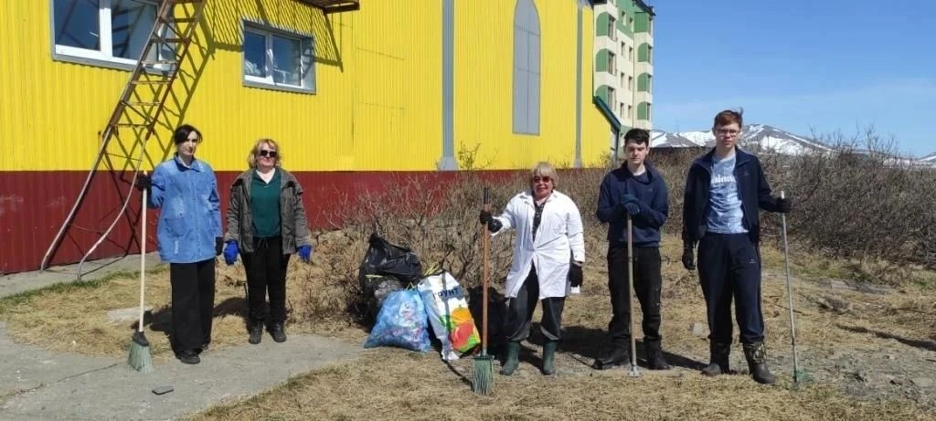 🌿 В Анадырском муниципальном округе продолжаются субботники в рамках месячника чистоты

Представите