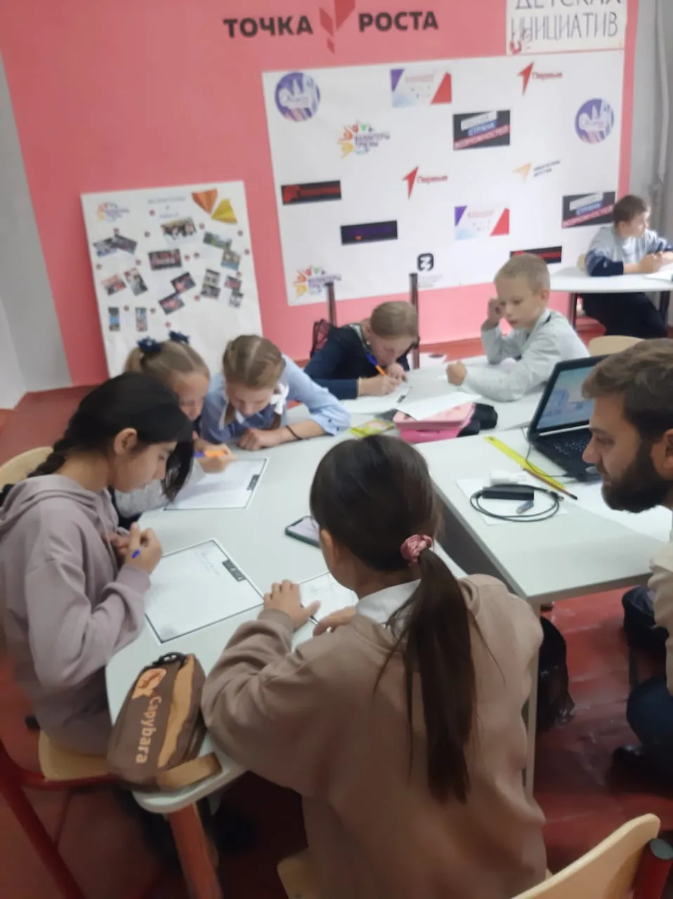 Коллектив Сомовской школы собрал небольшую гуманитарную помощь для раненных военнослужащих в госпита