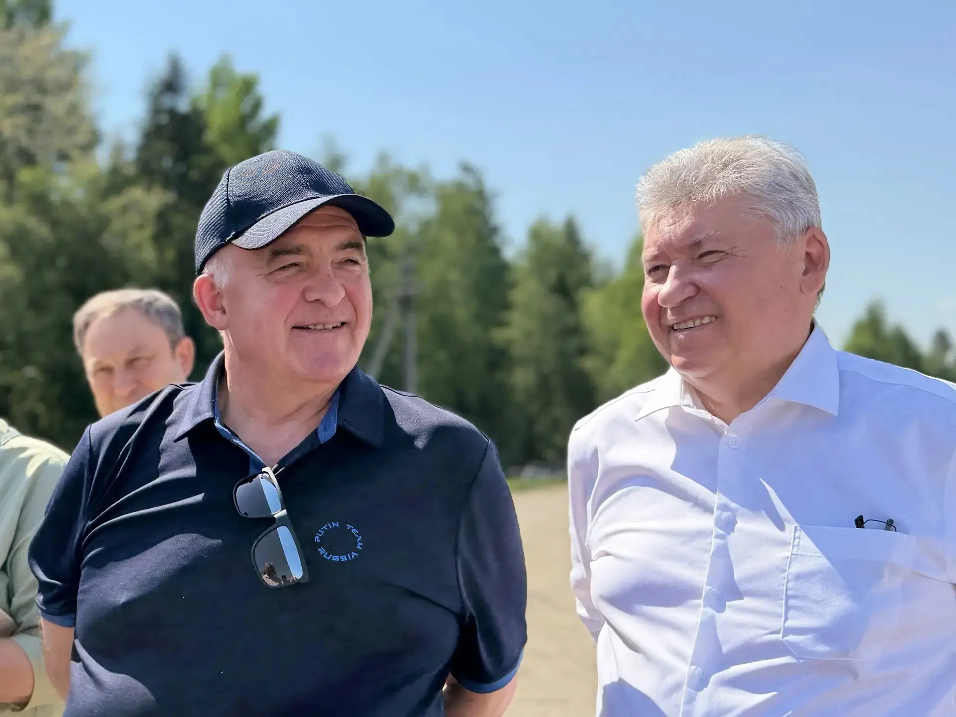 Вместе с главой региона Сергеем Ситниковым и депутатом областной Думы Олегом Скобелкиным провели раб