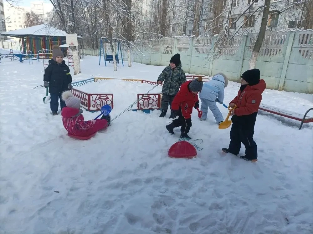 «Нам друзья по нраву зимние забавы!»
Холодно, морозно нынче на дворе 
Так всегда бывает зимою в янва