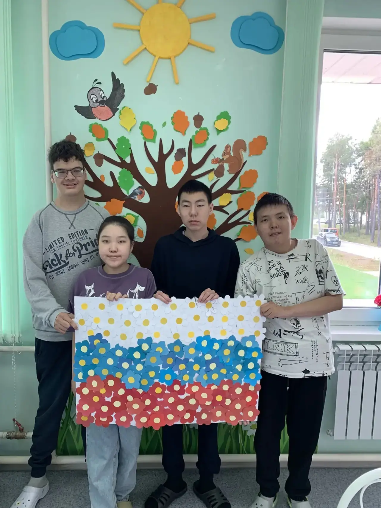 Воспитанники УСП удивили креативом🌟

✨ В преддверии Дня России 🇷🇺 воспитанники Учебного сопровожд
