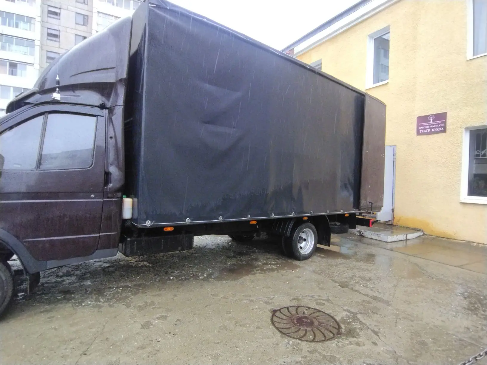 Готовимся к ответному визиту в Новоуральск.🚚 обменные гастроли🎭
Загрузили квартиру под номером 33 