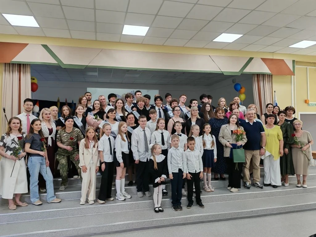 26 мая прозвенел последний звонок для наших одиннадцатиклассников! Звонок окончания школы и начала н