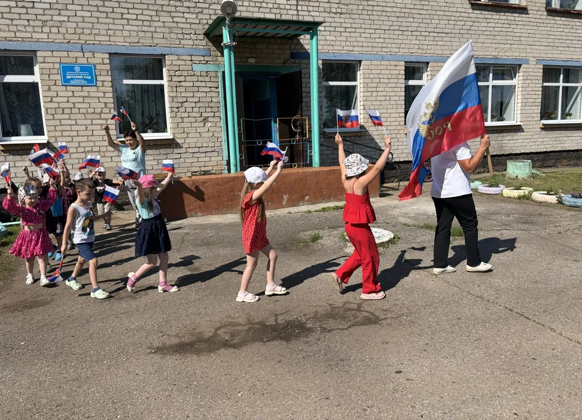 🇷🇺 В преддверии Дня России!

В нашем детском саду прошло тематическое мероприятие «Я живу в России
