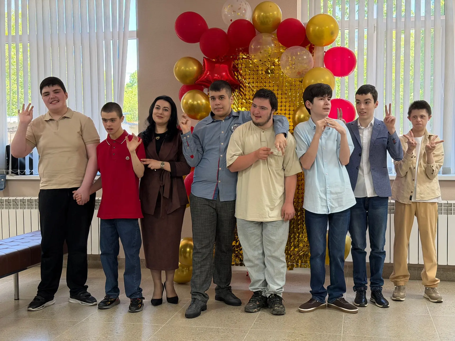 🎓📖 «С теплом в сердце и альбомом на память»
 
В МКОУ «СОШ № 23» г. Нальчика состоялось торжественн