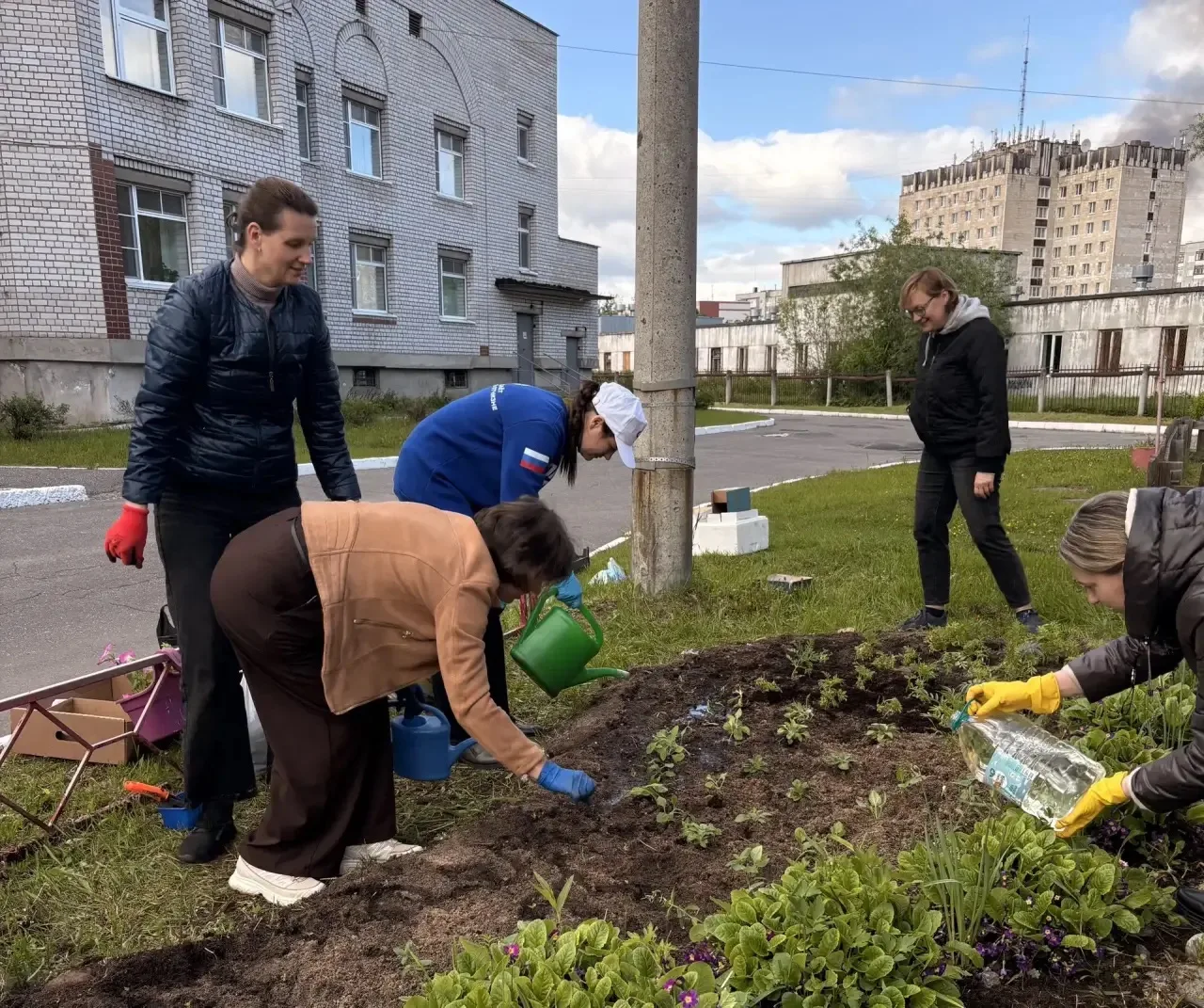 👍 Добровольческое и волонтёрское движение — это про настоящие дела!

Сотрудники Отделения Социально