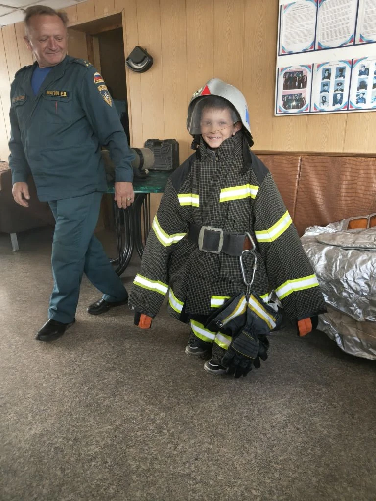 Экскурсия на пожарный корабль возвращается🔥🔥🔥
1️⃣3️⃣ ИЮНЯ   в 10:00   🔥

 Кого записать⁉️
 Эта э