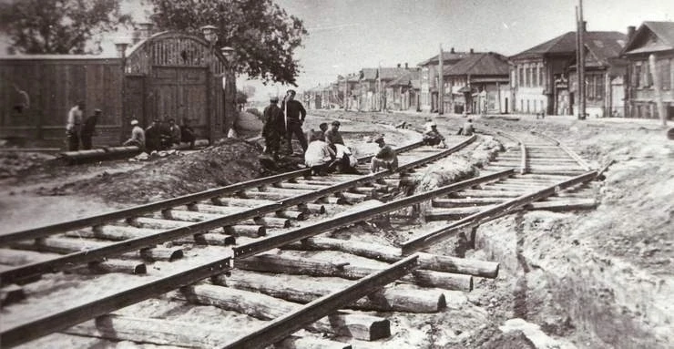 10 июня 1925 года, открылся первый в Самаре стадион «Локомотив». На снимке можно увидеть один из вхо