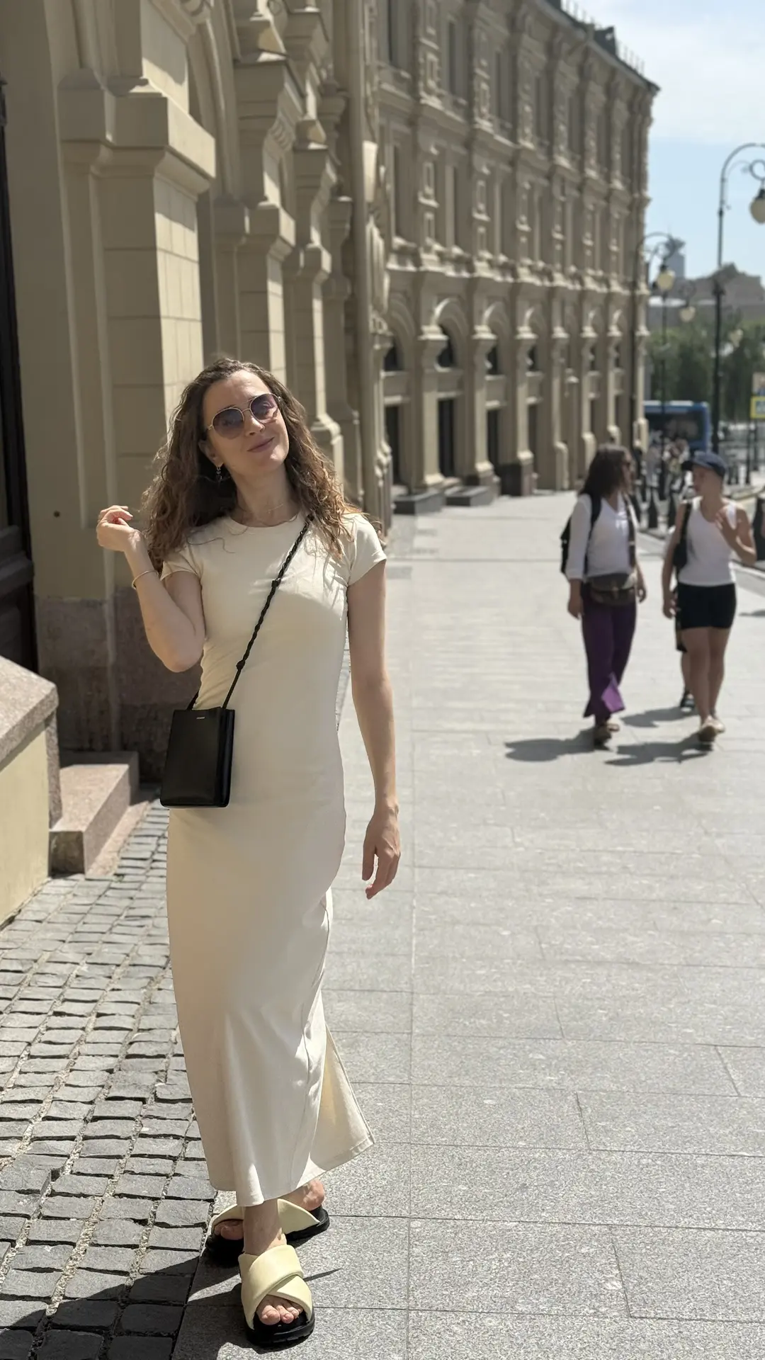 Почему мы не подбираем квартиры бесплатно?

Потому что наша задача - не продать квартиру. Наша задач