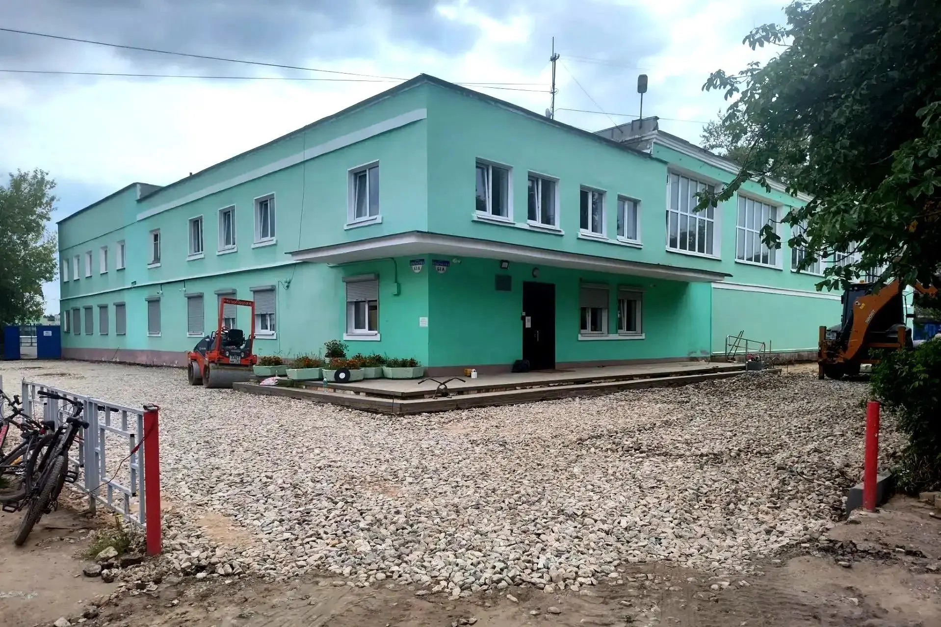 🏗️ Этим летом ремонтируем стадион «Автокраны»! Приводим в порядок подходы к главному спортивному об