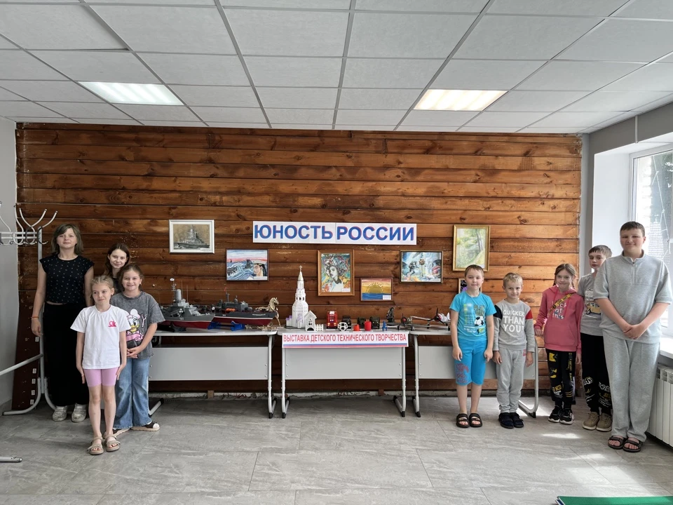 Моя страна, моя Россия!
На Станции юных техников прошёл конкурс рисунков и поделок «Моя страна, моя 