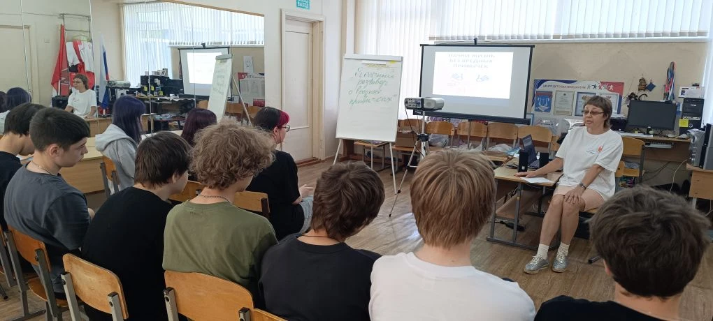 Беседа "Полезный разговор о вредных привычках"

10.06. в лагере "Радуга" успешно прошла беседа "Поле