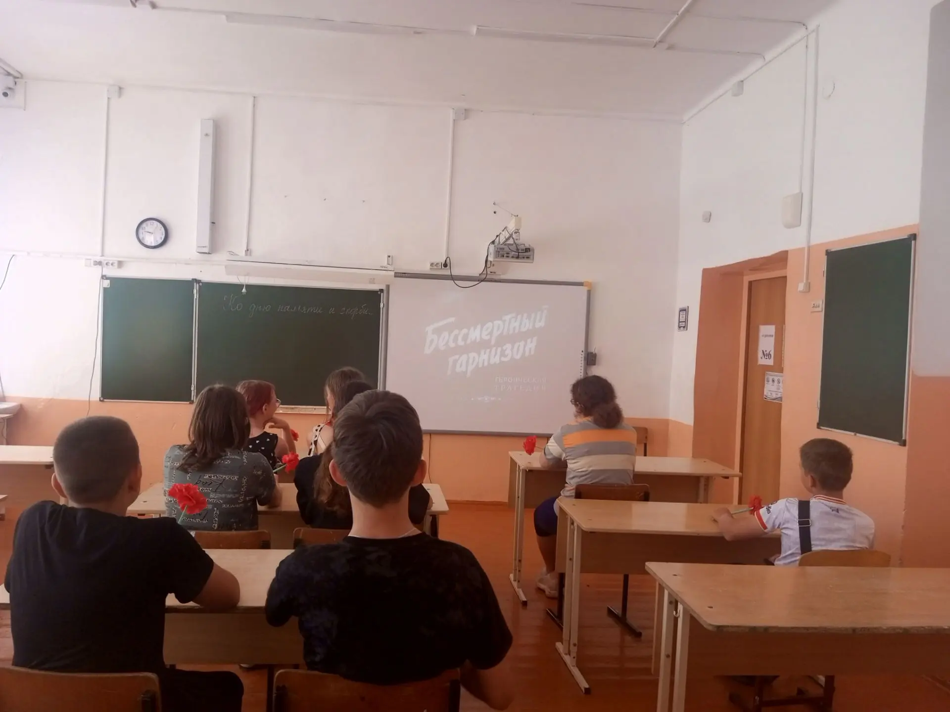 В преддверии Дня памяти и скорби… 
Для обучающихся 6-х классов был организован особый кинопоказ. Мы 
