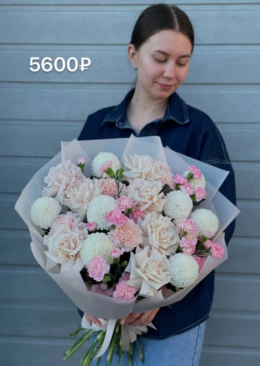 Свежие композиции снова на витрине 🥰✨

Заезжайте в гости на Бухарскую 3 🤍