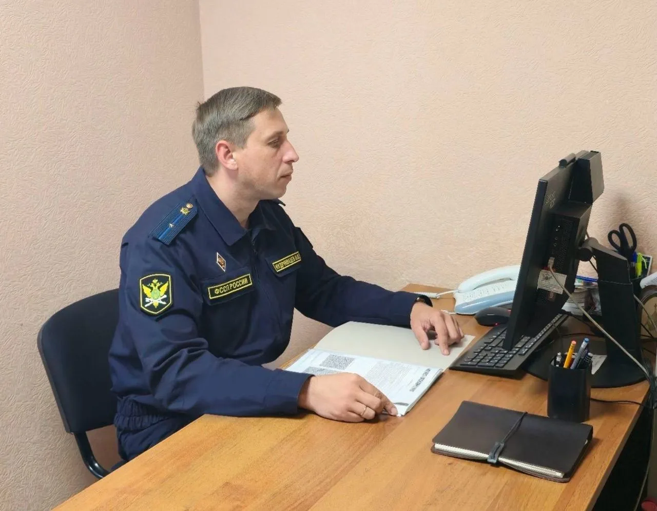 Судебным приставом взыскана задолженность по зарплате в размере 940 тысяч рублей в пользу работника 