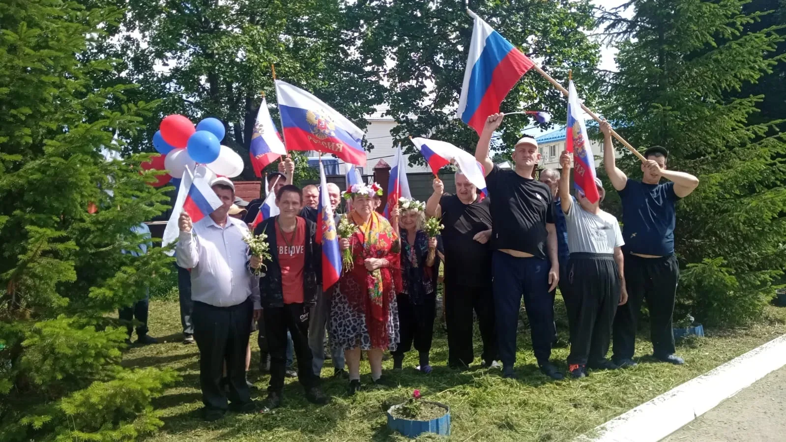 В преддверии празднования Дня России, который отмечается 12 июня, на территории нашего учреждения со