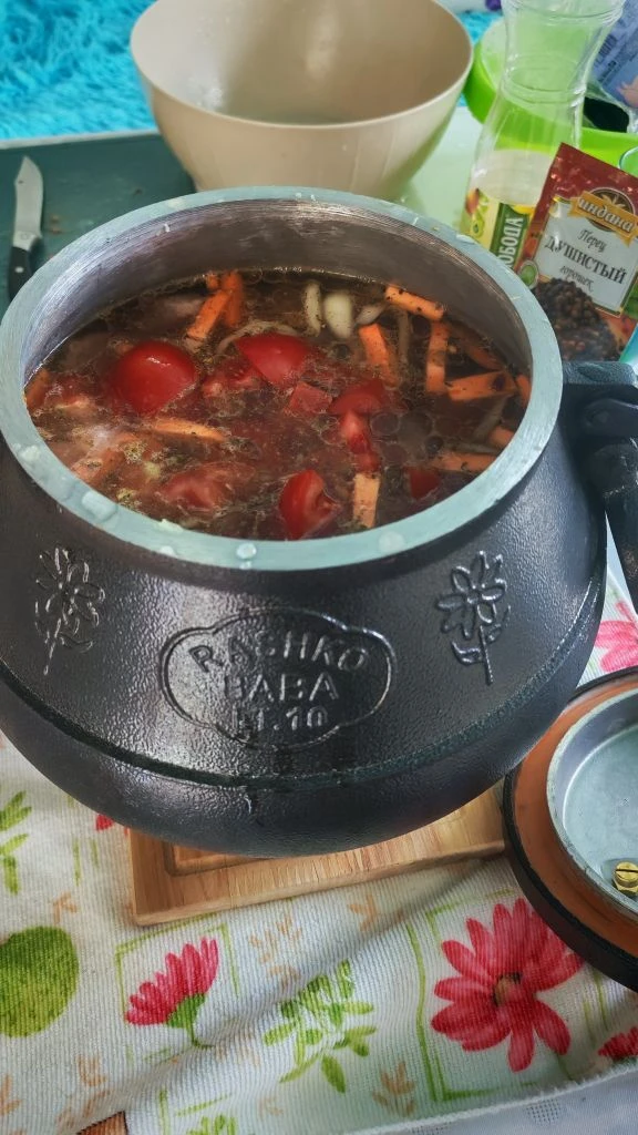 Это суп с прошлых выходных забыла Вам показать. Называется, что накидали то и ели😂