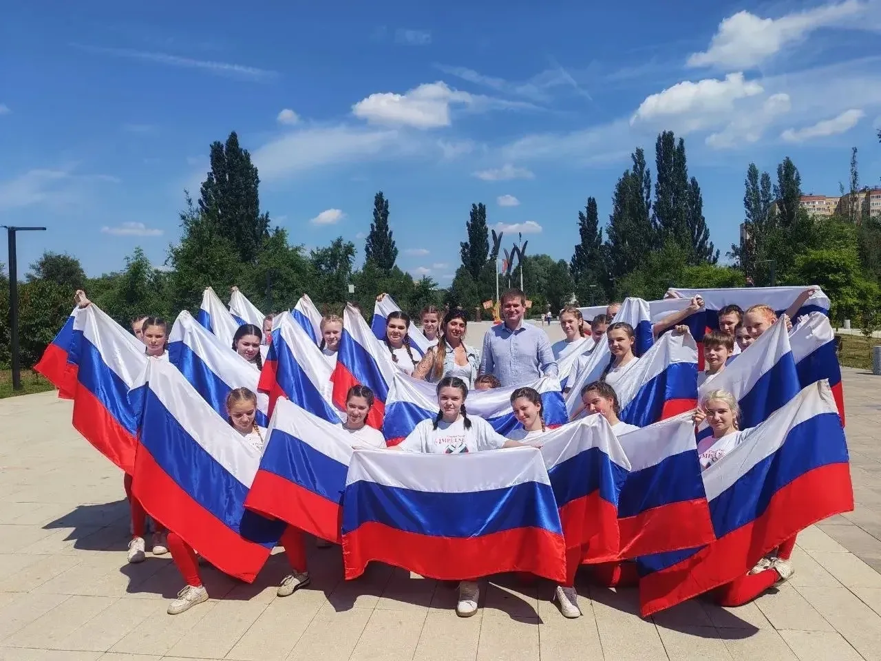 🇷🇺Праздничное мероприятие «С Россией в сердце» в парке 30-летия Победы собрал всех, кто любит свой
