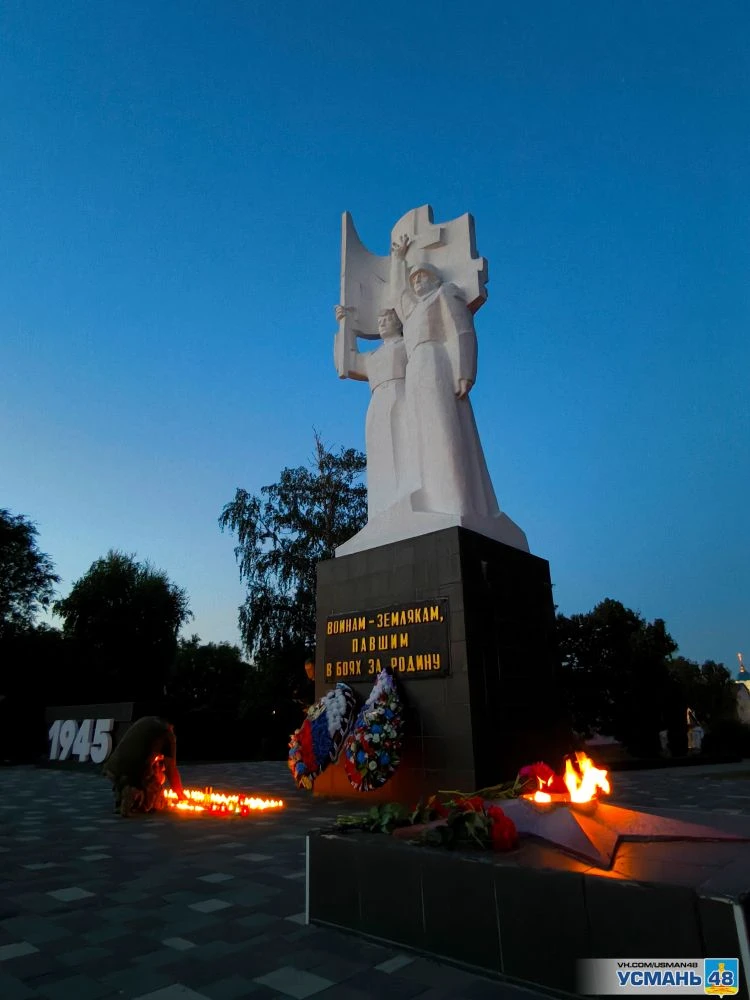В преддверии Дня памяти и скорби ровно в 21:30, у вечного огня прошла всероссийская акция «Свеча Пам