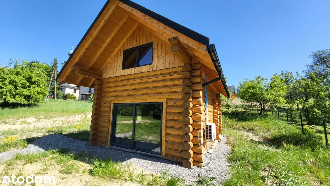 📍Польша
Бревенчатый домик 7,5х5,5м с мансардой. Дом в процессе строительства, но зато есть подробны