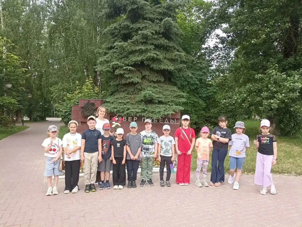 🕯22 июня
День памяти и скорби
Воспитанники 5 отряда летнего  лагеря "Компас" совершили важное и тро
