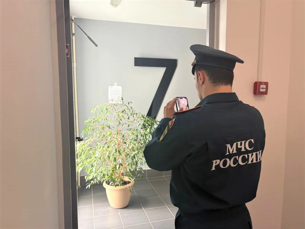 Уважаемые жители!

⚠️ Напоминаем вам, что оставлять личные вещи, в том числе строительный мусор, в м