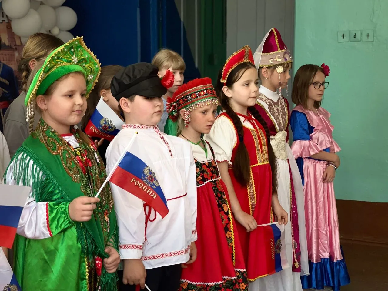 Россия в наших сердцах" – незабываемый концерт в "Мегаполисе № 16"! 
 
Друзья, в нашем лагере прошел