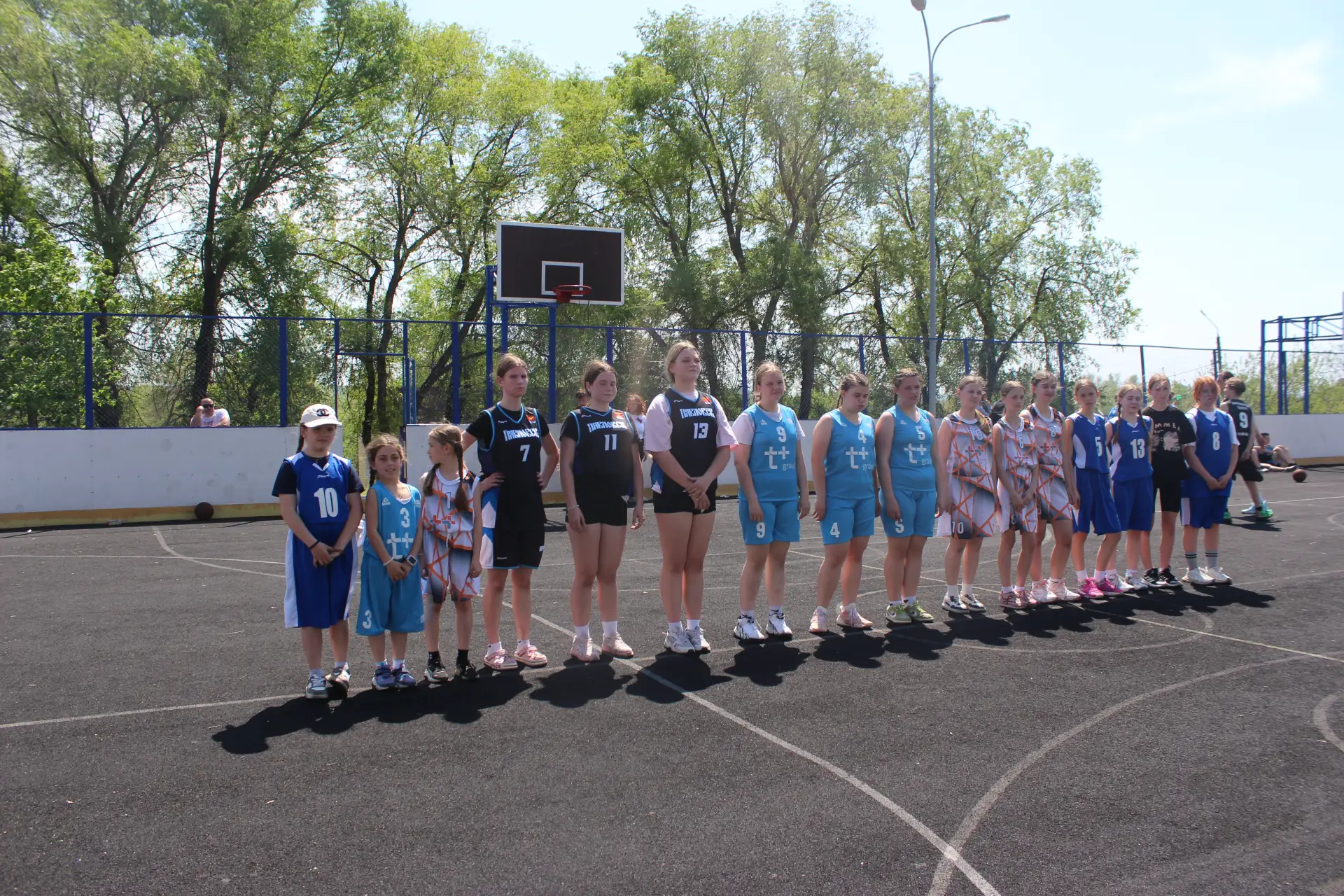 🏀 9 мая в парке «Песни над Доном».
9 мая на спортивной площадке парка царила невероятная атмосфера: