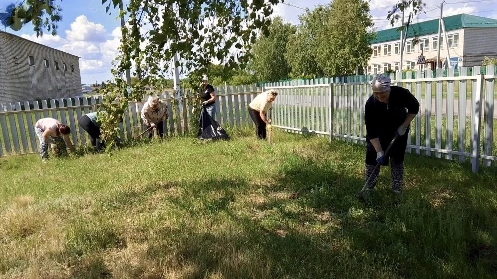 Волонтеры ТОС «Абдреево» отметили День окружающей среды благоустройством парка! 📍

5 июня активисты