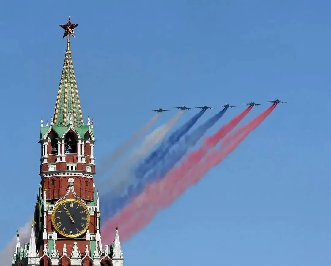 🇷🇺 С Днём России, дорогие учителя, ученики и родители!

12 июня мы отмечаем один из главных госуда