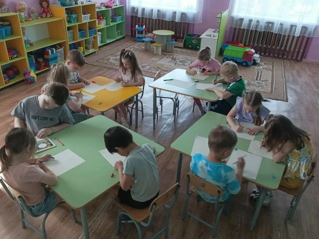 Педагог-психолог провела с детьми разновозрастной группы "Звёздочка" мастер - класс по развитию эмоц