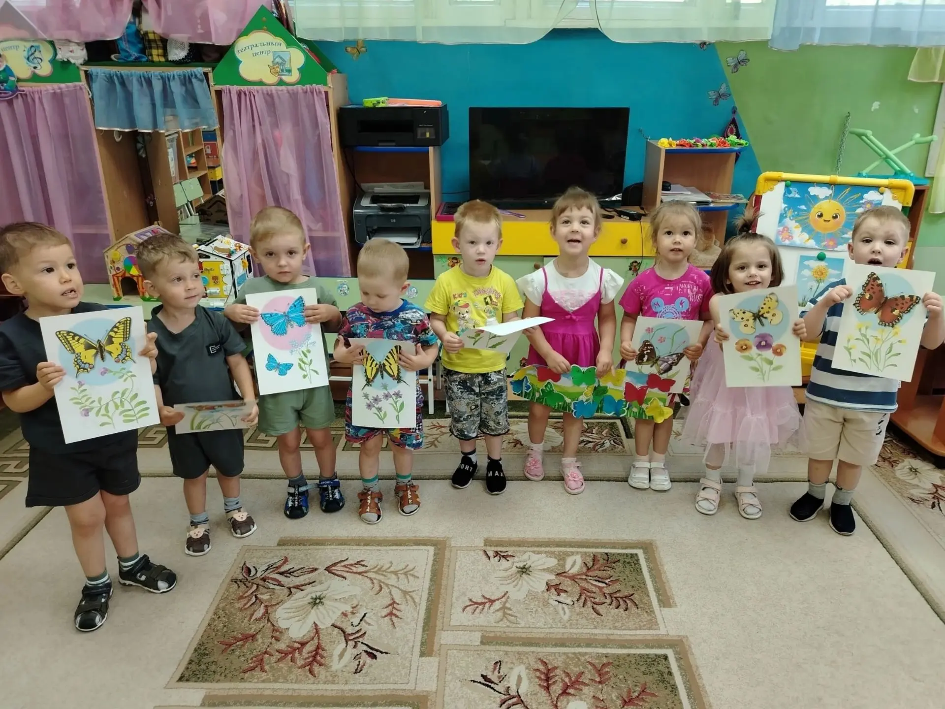 🌼 Летнее творчество в группах «Гномики» и «Смешарики»! 🌼

Наши малыши создали чудесные аппликации:
