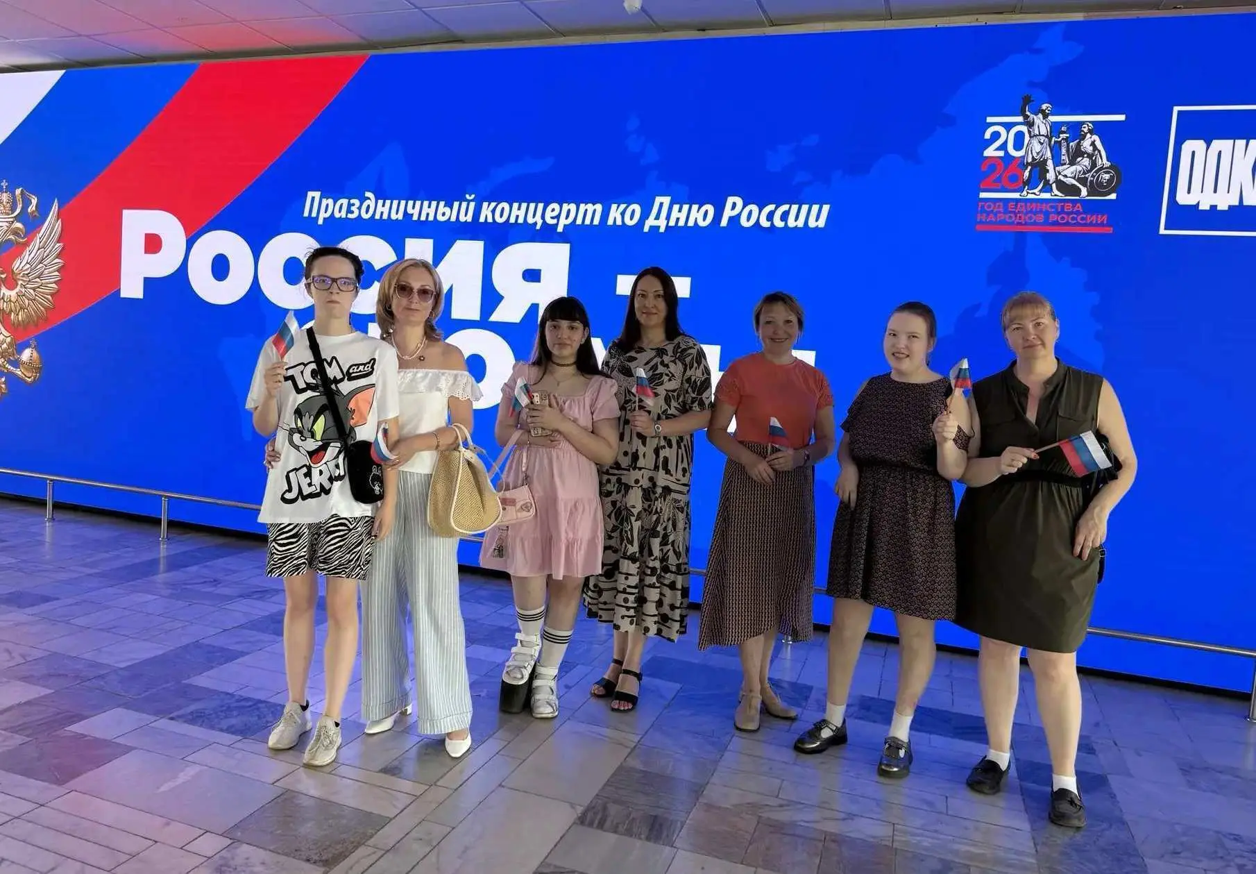 🇷🇺 Россия – моя любимая страна!  🇷🇺

Россия − великая наша страна,
Раскинулись всюду леса и поля
