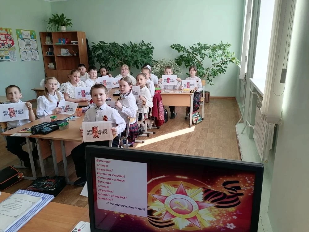 В детском объединении "Экологическая радуга" прошло занятие "Никто не забыт, ничто не забыто". Обуча