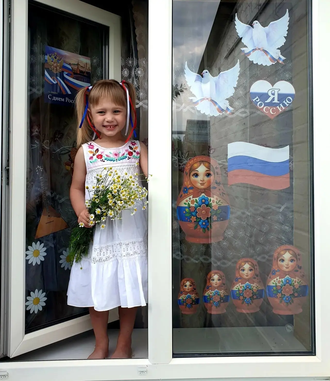 Родители и воспитанники нашего детского сада присоединяются к патриотической акции «Окна России»🌟🇷