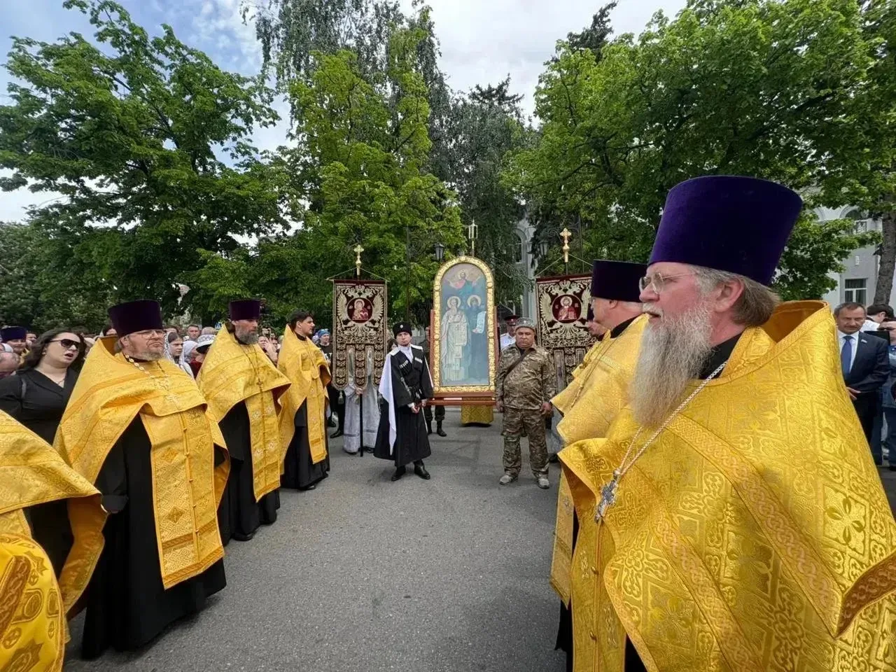 24 мая, в день памяти Святых Равноапостольных Кирилла и Мефодия — великих славянских просветителей и